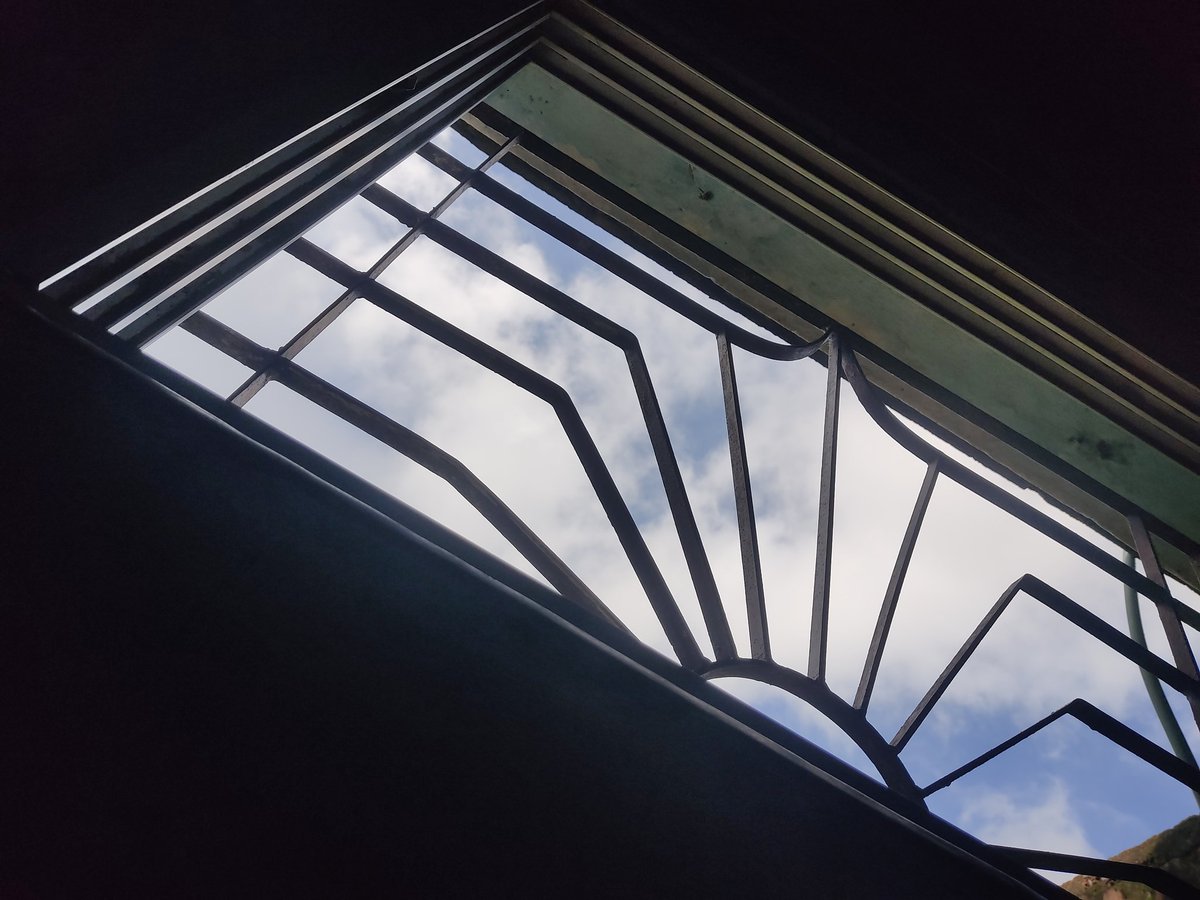 PranabM33239408's tweet photo. "STOP LOOKING AT THE WALLS ,
LOOK OUT THE WINDOW." https://t.co/30aWaweoJk