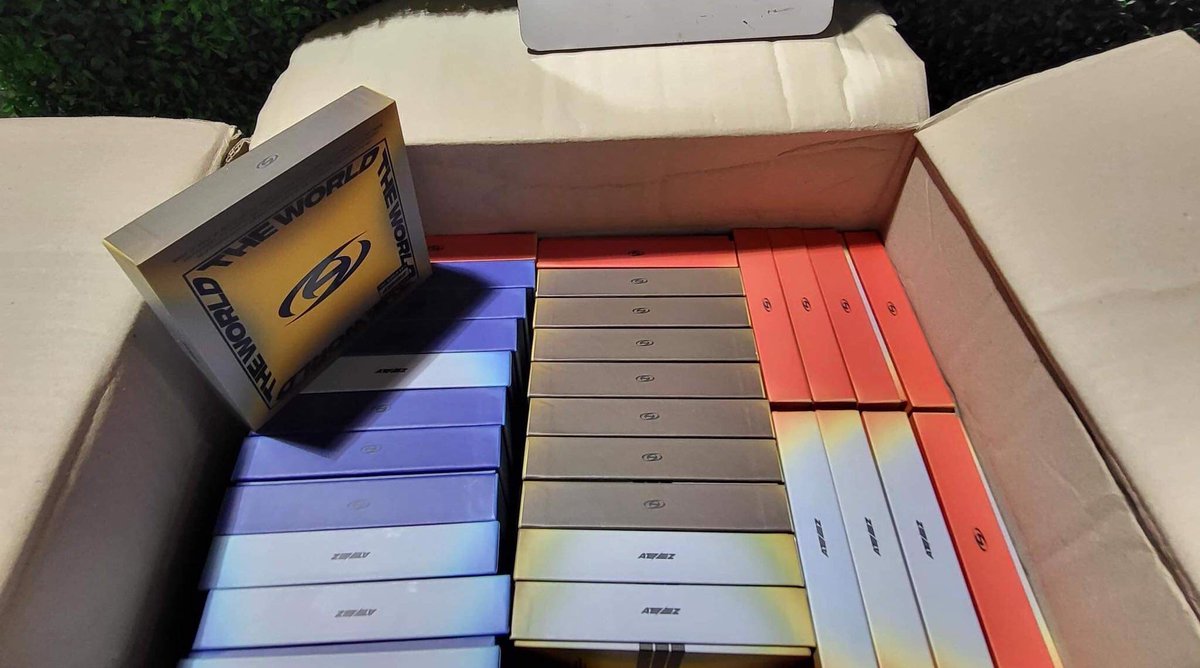 free unsealed album! 

77php

- can choose version (once onhand)
- 30pcs left!
- onhand ni kr add

semi feta
mop: gcash
mod: direct courier

rfs: need pang refund 

#SeaSeoul_Lapags

pls help rt!!!
