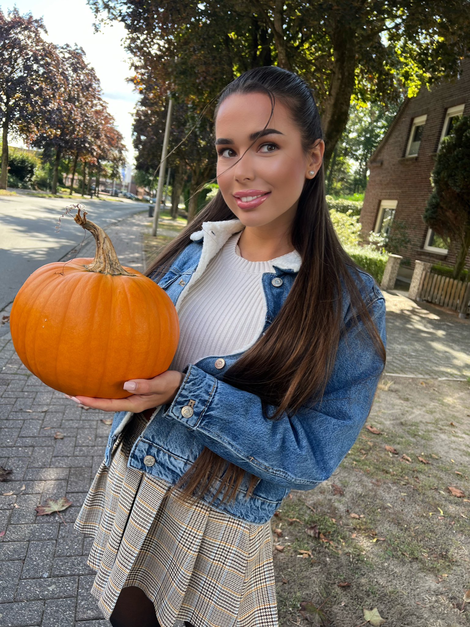 See Corinna Kopf Like Never Before: Fan Pics - 17y4l6a