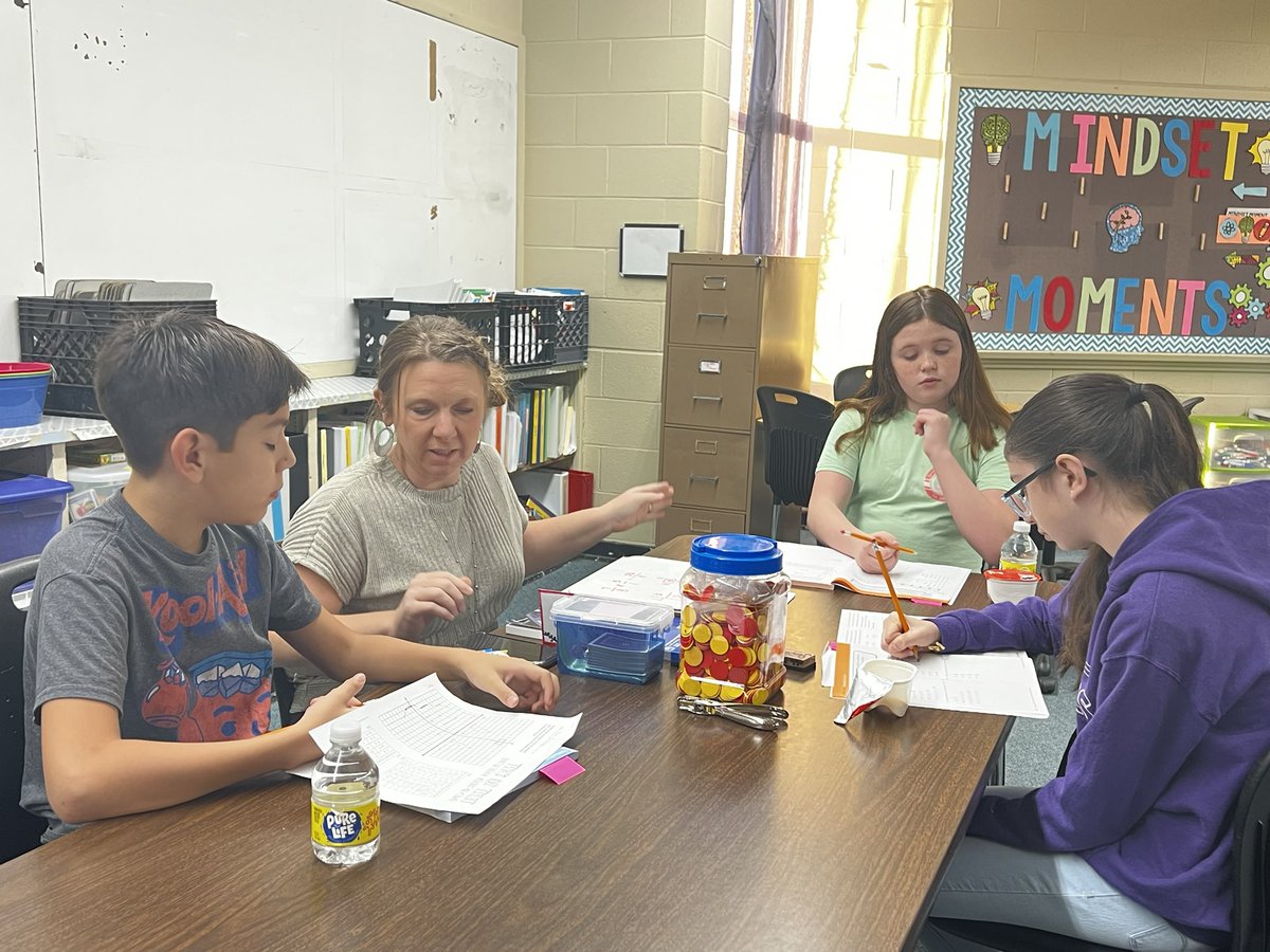 lisacoons10's tweet photo. Started our Monday morning with @WilsonK12Tn visiting middle school #TNaLLCorps for ELA & math. Students receive 3 hours a week to #accelerateTN learning before or after schools. Certified Ts deliver tutoring. Great work @amygullion ‼️ https://t.co/LDN9JpybMe