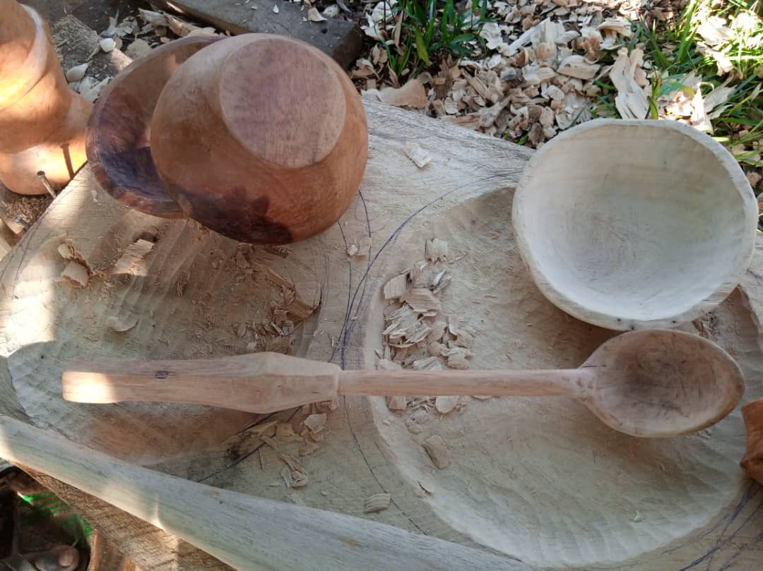 OjokOkello_'s tweet photo. We have new handcrafted products in the market. Order for a ladles, spoons, mortar and pestles, plates, cup made from #sheawood 🪵. We can also make wooden plaques, medals, logos. Support we effort to create jobs and promote creativity and innovation at @OkereCity. https://t.co/Gi6assyJrX