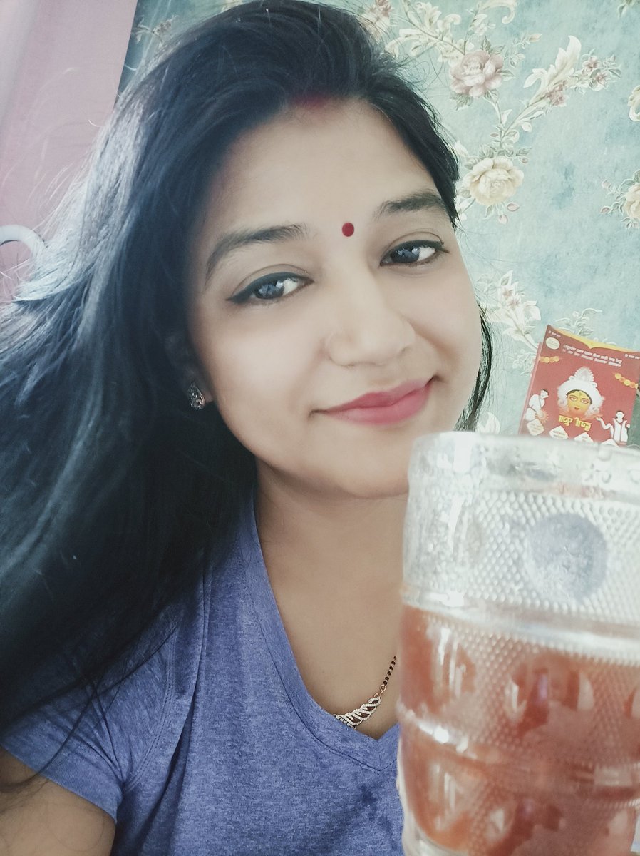 jha_bhabya's tweet photo. Navratri ke 2 nd day ,mai lamon tea aur durga maa ke sath 🙏🙏
#Navaratri2022 #Durgapuja2022
#lamontea #fasting #postitivevibes https://t.co/jdiB38UwCb
