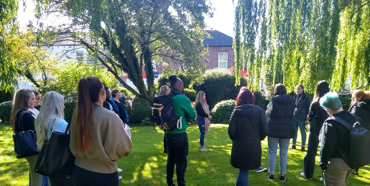 UoCSocialWork's tweet photo. Bringing 'Street Wisdom' onto campus with students on a beautiful late summer afternoon. Great model which takes our personal questions out into natural and built environments. #SocialWorkEd #CumbriaUni @AMLTaylor66 @LaurenStrong_ #streetwisdom https://t.co/0Nnys8vLCJ