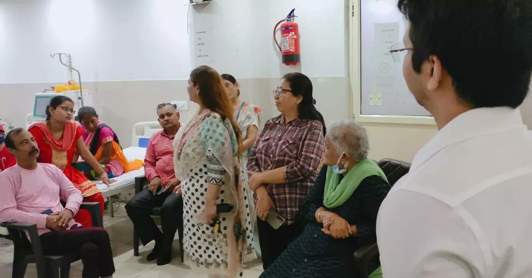 TheKidneyWarri1's tweet photo. #AIIMS #spreadawareness
#KWF members Yangchen Dolma and Vandana Chawla encouraged people to #managehealth and transplant with #rightattitude and patients to use apps to set reminders for water and medicine
#helpinghands #kidneypatient #kidneydisease #teamwork #kidneytransplant https://t.co/MgZMAOdVVC