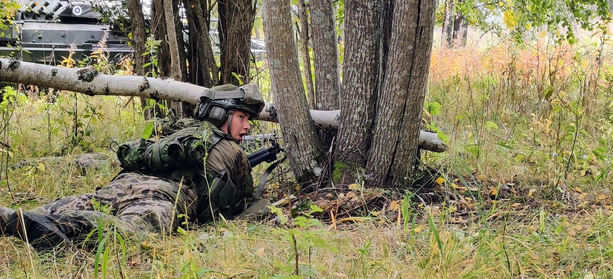 PanssariPR's tweet photo. "Jalkaudu!"

Panssarijääkärikomppanian panssarijääkärialiupseerikurssi on päässyt harjoittelemaan BMP-2-rynnäkköpanssarivaunusta jalkautumista erilaisiin muotoihin sekä ryhmän hyökkäystä panssarivaunun tukemana. 

#pspr #hämpsp #psjk https://t.co/UddhTdtNwP