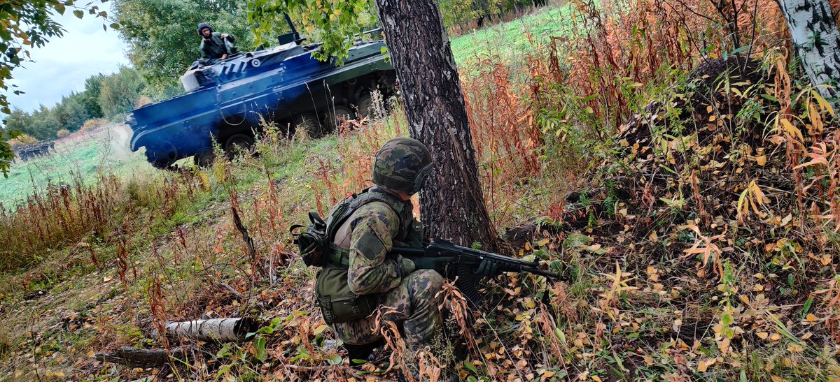 PanssariPR's tweet photo. "Jalkaudu!"

Panssarijääkärikomppanian panssarijääkärialiupseerikurssi on päässyt harjoittelemaan BMP-2-rynnäkköpanssarivaunusta jalkautumista erilaisiin muotoihin sekä ryhmän hyökkäystä panssarivaunun tukemana. 

#pspr #hämpsp #psjk https://t.co/UddhTdtNwP