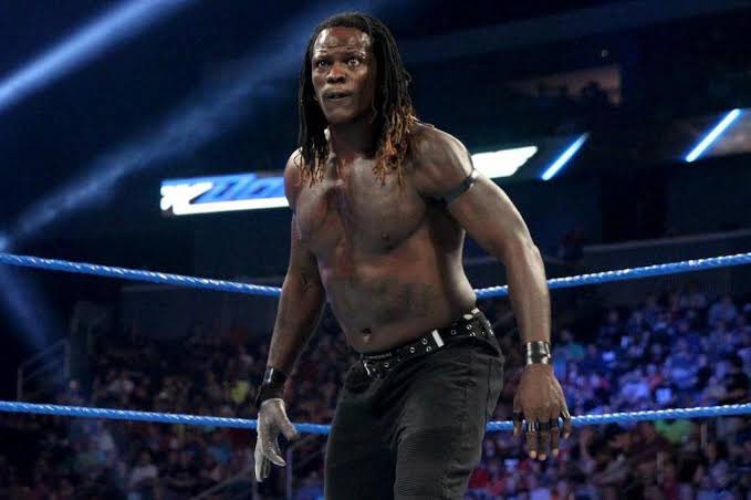 thunthunjay's tweet photo. Jimmy butler looking like R-Truth is the funniest thing I’ve seen all day 🤣
#NBA https://t.co/zePN7pwjib