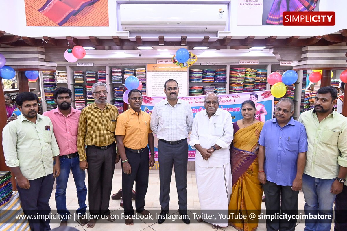 #photostory
Diwali 2022: District Collector G.S. Sameeran inaugurates special discount sale at Marutham Co-Optex outlet in #Coimbatore. 

#Location: Near VOC Park

PC: T. Mohanraj, SimpliCity