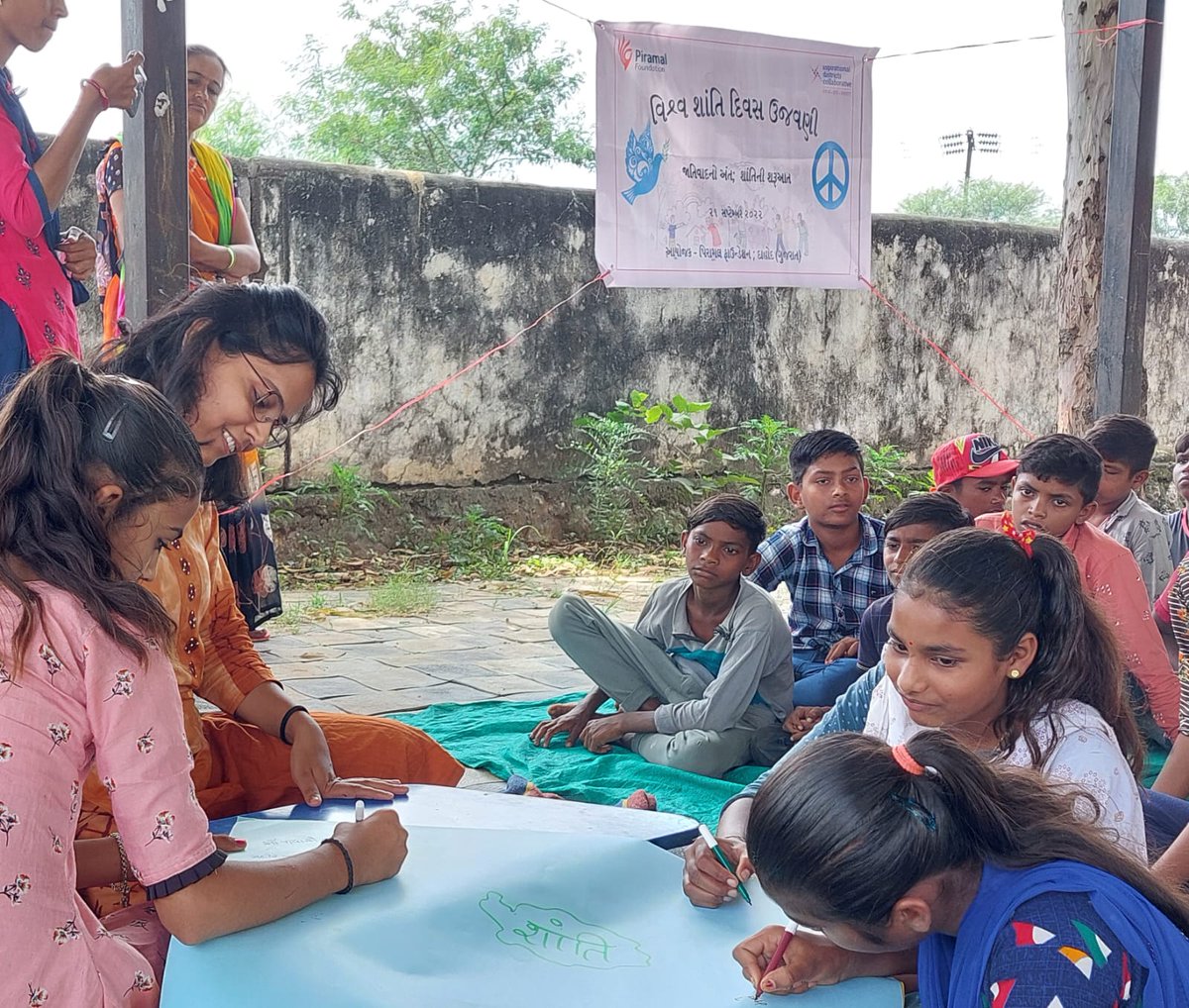 bharatcollab's tweet photo. @PiramalFdn ADC team mobilised over 1700 #students and teachers from across 6 blocks under #AspirationalDistrict Dahod, Gujarat on #WorldPeaceDay. @DahodDdo @CollectorDahod @HealthDahod @NITIAayog @CMOGuj @EduMinOfIndia @EduMinOfGujarat @tv9gujarati #EndracismBuildpeace https://t.co/UiBBCl1sNC