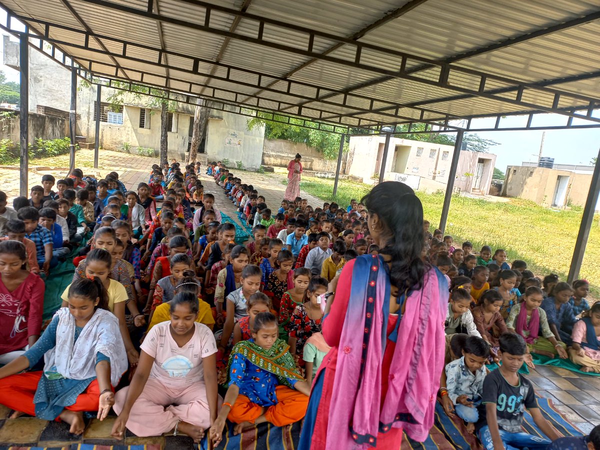 bharatcollab's tweet photo. @PiramalFdn ADC team mobilised over 1700 #students and teachers from across 6 blocks under #AspirationalDistrict Dahod, Gujarat on #WorldPeaceDay. @DahodDdo @CollectorDahod @HealthDahod @NITIAayog @CMOGuj @EduMinOfIndia @EduMinOfGujarat @tv9gujarati #EndracismBuildpeace https://t.co/UiBBCl1sNC
