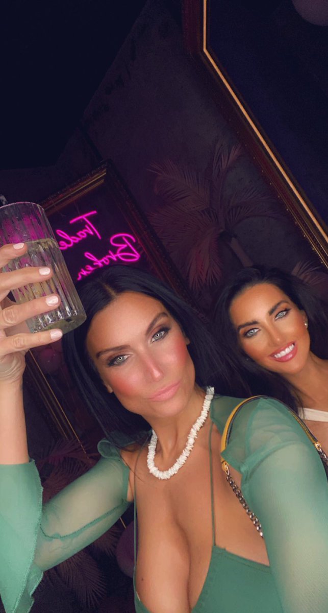 KellyMc1401's tweet image. Well Manchester thanks for having us! you were an absolute hoot! Never a dull moment. See you soon and well the rest is history 💃🏽🙌🏽🥴🤣 #manchester #chinawhite #behaving #brosbeforehoes