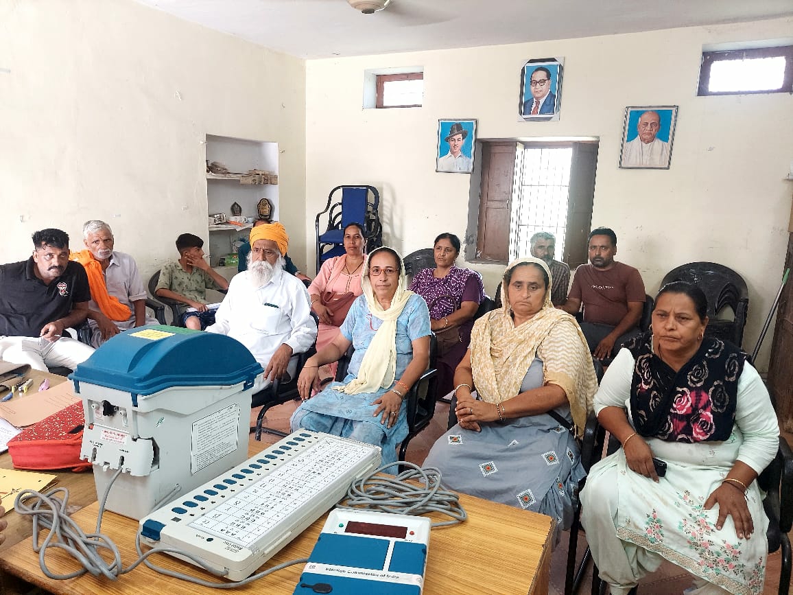 SDMUna44's tweet photo. #UTSAV Voter Awareness Program at ITI(W) Una and EVM/VVPAT Awareness in Una-44 (HP) on 
Dated:08-09-2022 https://t.co/3opWDV5YA1