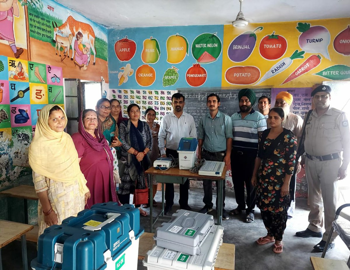 SDMUna44's tweet photo. #UTSAV Voter Awareness Program at ITI(W) Una and EVM/VVPAT Awareness in Una-44 (HP) on 
Dated:08-09-2022 https://t.co/3opWDV5YA1