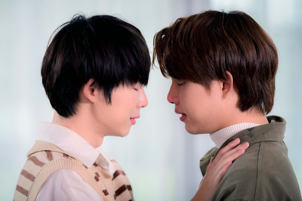 HaveagoodNEWS's tweet photo. “โฟล์ค&เกมเพลย์” จูบลาครั้งสุดท้ายฝืนไม่ไหว รักที่ไม่ถูกยอมรับ!!
see more — https://t.co/YVQ4rQvIjA
#รักป่วนก๊วนออฟฟิศ #folkzfolkz #gamplayRB https://t.co/bBxM9VLeIp