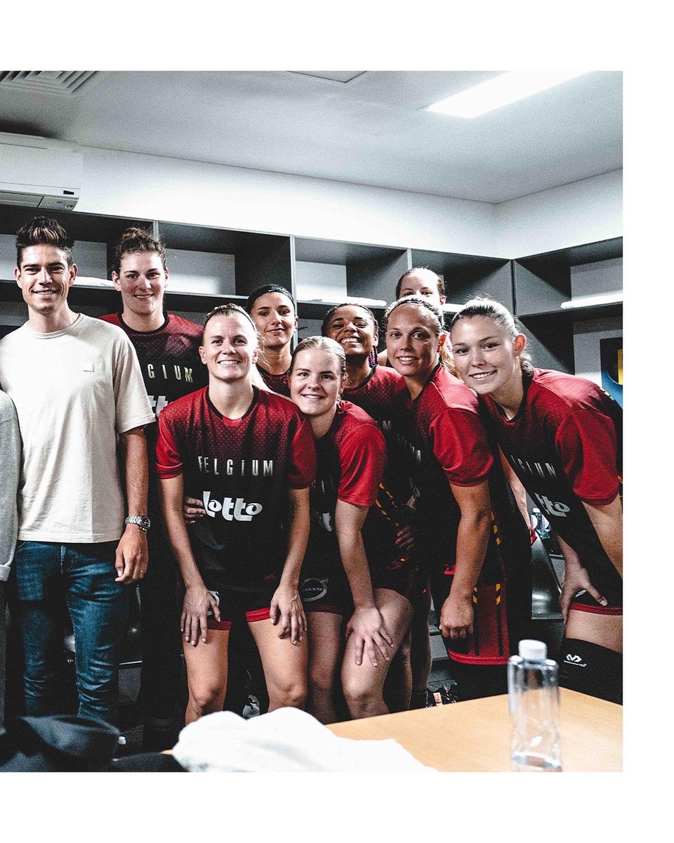 Another day, another cycling hero 🤩

<a href="/WoutvanAert/">Wout van Aert</a> stopped by with his wife <a href="/Sarah_DeBie/">Sarah De Bie</a> to meet the Cats! 😍 

#basketballbelgium #belgiancats #crelansport #omdathetkan #FIBAWWC