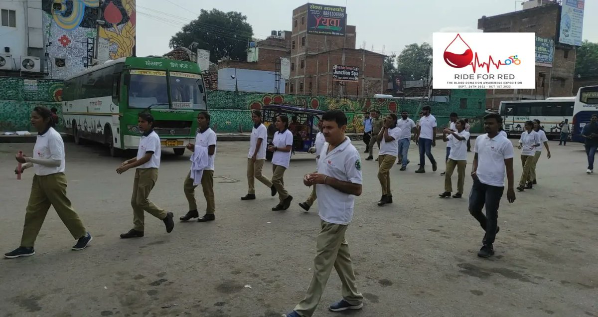 RideForRed's tweet photo. #Prayagraj मंगलवार को सिविल लाइंस बस अड्डे पर लोगों को नुक्कड़ नाटक और डाउट सेशन्स के जवाबों के जरिए रक्तदान के लिए प्रोत्साहित करती  Ride For Red Expedition की टीम...
@RaktSankalp 
.
.
.
#donateblood #Euphorial_Youth_Society #RaktSankalp #Ride_For_Red https://t.co/XJy1Ti6qpI