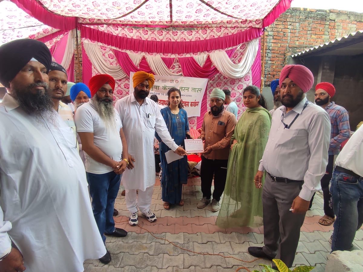 MYBharatHQ's tweet photo. Blood Donation Camp organised by Nehru Yuva Kendra Tarn Taran in collaboration with Shaheed Baba Jiwan Singh club on the occasion of the Birth Anniversary of Pandit Deendyal Upaydhya Ji. More than 50 youth volunteers participated in the camp.

#donateblood https://t.co/wif9vmdtdx
