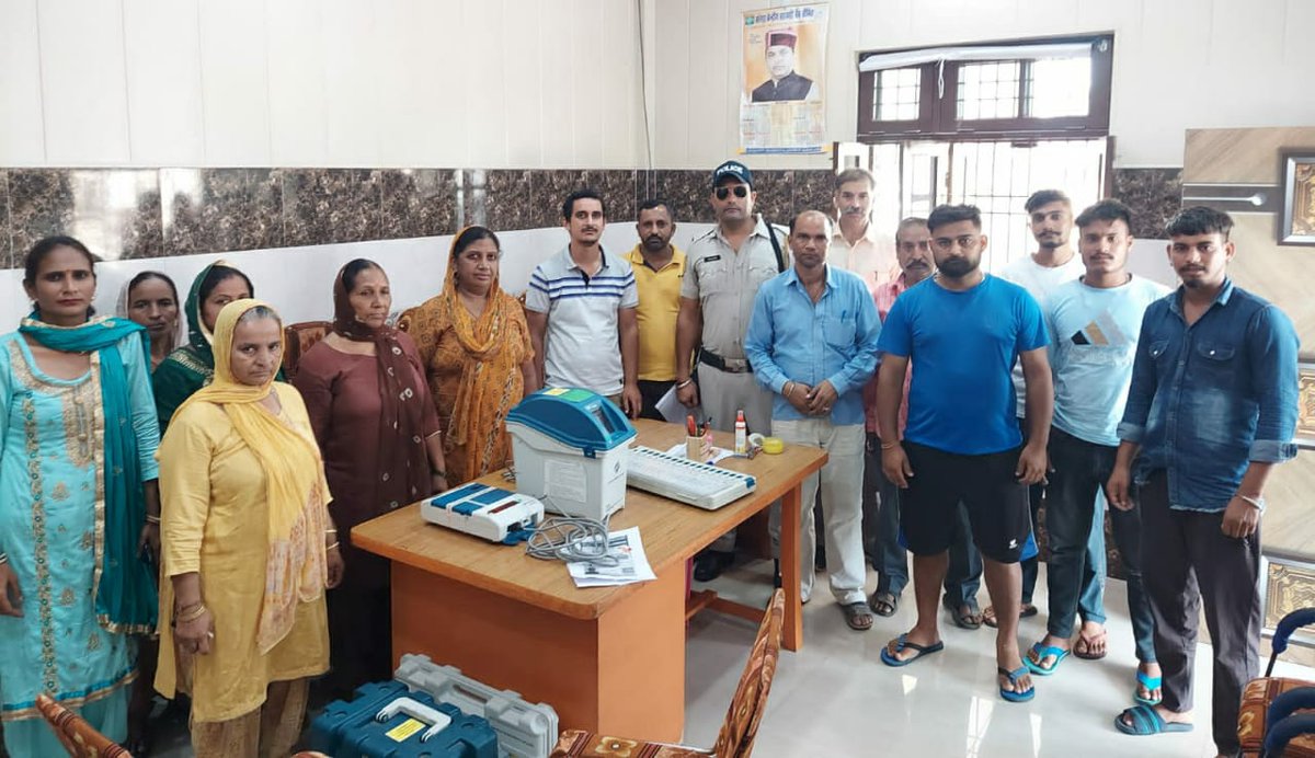 SDMUna44's tweet photo. #UTSAV Voter Awareness program using EVM and VVPAT in Una AC-44 (HP) on Dated:13-09-2022 https://t.co/dfNLuuP6gC