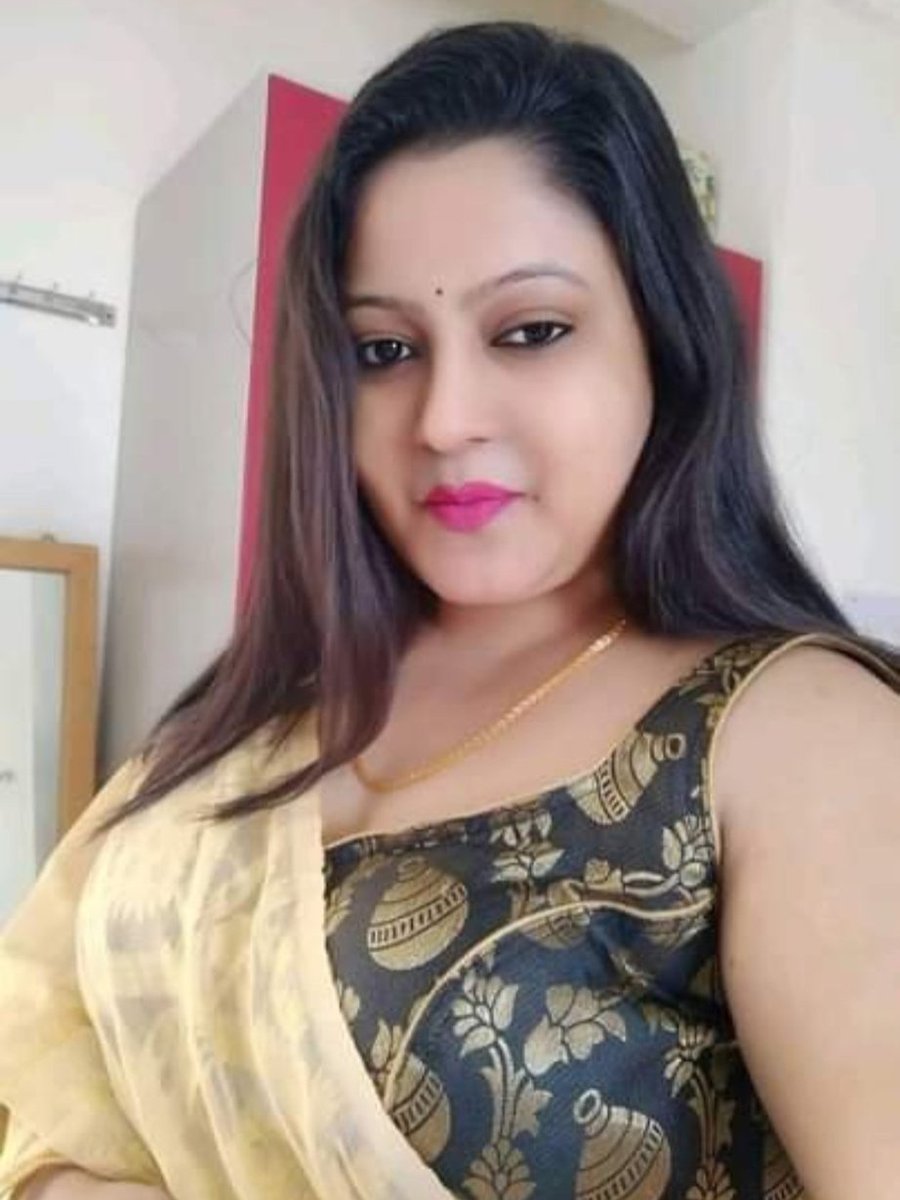 prachivatss's tweet photo. Good Morning everyone 💋
क्या शादीशुदा होके लड़कों को घर बुला के प्यार करना गलत है? कोई है जो आके मेरे दिल पे kiss करेगा? https://t.co/LVP2uS9r0Q