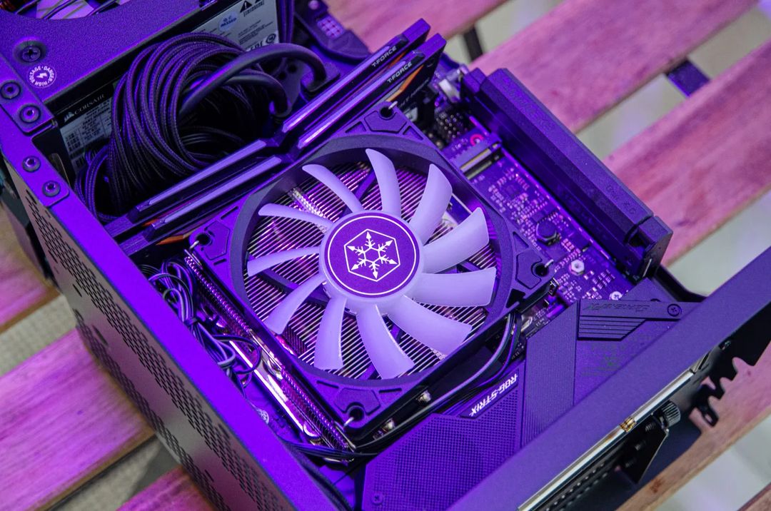 Excellent cooling and noise output,
stunning ARGB with a daisy-chained extra connector
❄Hydrogon H90 ARGB   #SilverStone

📷: @glob3tech
