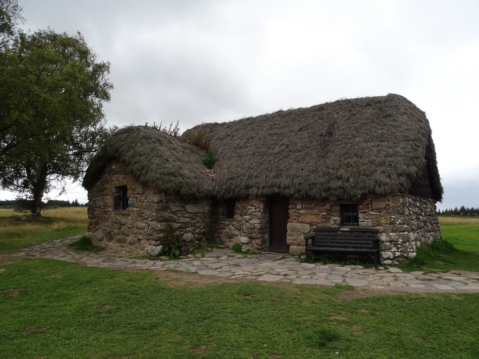 cocodeNice1's tweet photo. Ici, en 1746, furent massacrés en moins d'une heure, les Ecossais Jacobites qui se révoltaient contre la présence des troupes britaniques sur leurs terres. 
#Ecosse #highlander #highlander #travel #voyage #scotland #outlanderlovers https://t.co/NaxKHALJp3