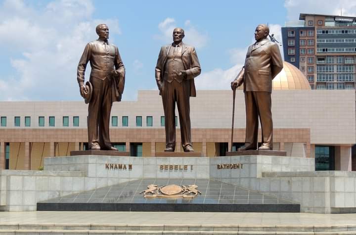 Larona_lefatshe's tweet photo. Dikgosi Tse Tharo; 

Bathoen I
Khama II
Sebele I

🇧🇼 #BW56 🇧🇼

Thata ya Modimo e diragetse ka ditso tsa lefatshe leno! Setho, Setso seriti sa me, ngwao boswa #ProgressiveGrowth https://t.co/4BaD6KJhgR
