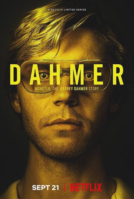 Seri katil Jeffrey Dahmer'in gerçek hikayesini anlatan Netflix'in son dizisi Dahmer de aslında bu savunma mekanizmasının sağlıklı olarak çalışırken nasıl dış faktörlerin kösteğiyle bozulduğunu ve çalışamaz hale geldiğini gösteren harika bir yapım.