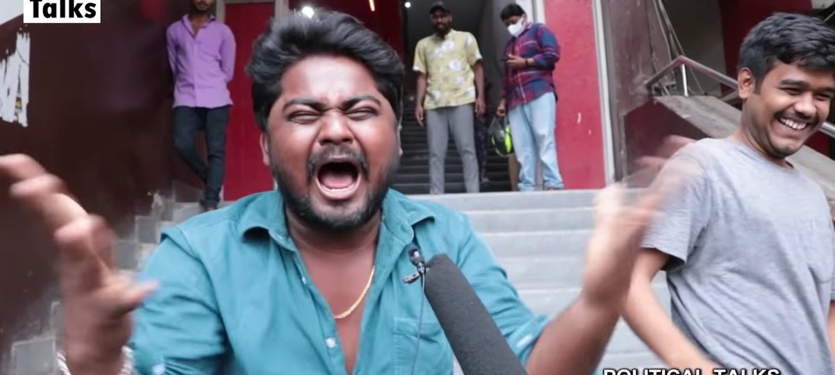 Trendswoodcom's tweet photo. Brooooooo.....!!! 

Oru Vela Movie la Ipdi Oru Scene Irukumo...? 

#PonniyanSelvan https://t.co/fJTeN6ncIR