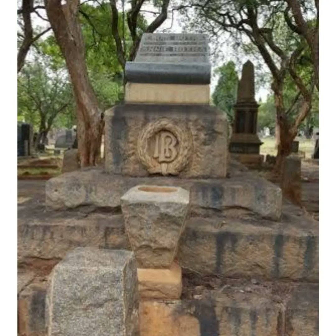 steve_hofmeyr's tweet photo. This morning from 10am the FAK and I are cleaning Gen Louis Botha's grave (photo 2) in Rebecca Street.  He was SA's first Prime Minister and a source of endless tug-of-war between the Natte and Sappe - and Boer Rebels. He was my oumagrootjie's  (Churchill flirtation) father. https://t.co/E3LxdQSAfW