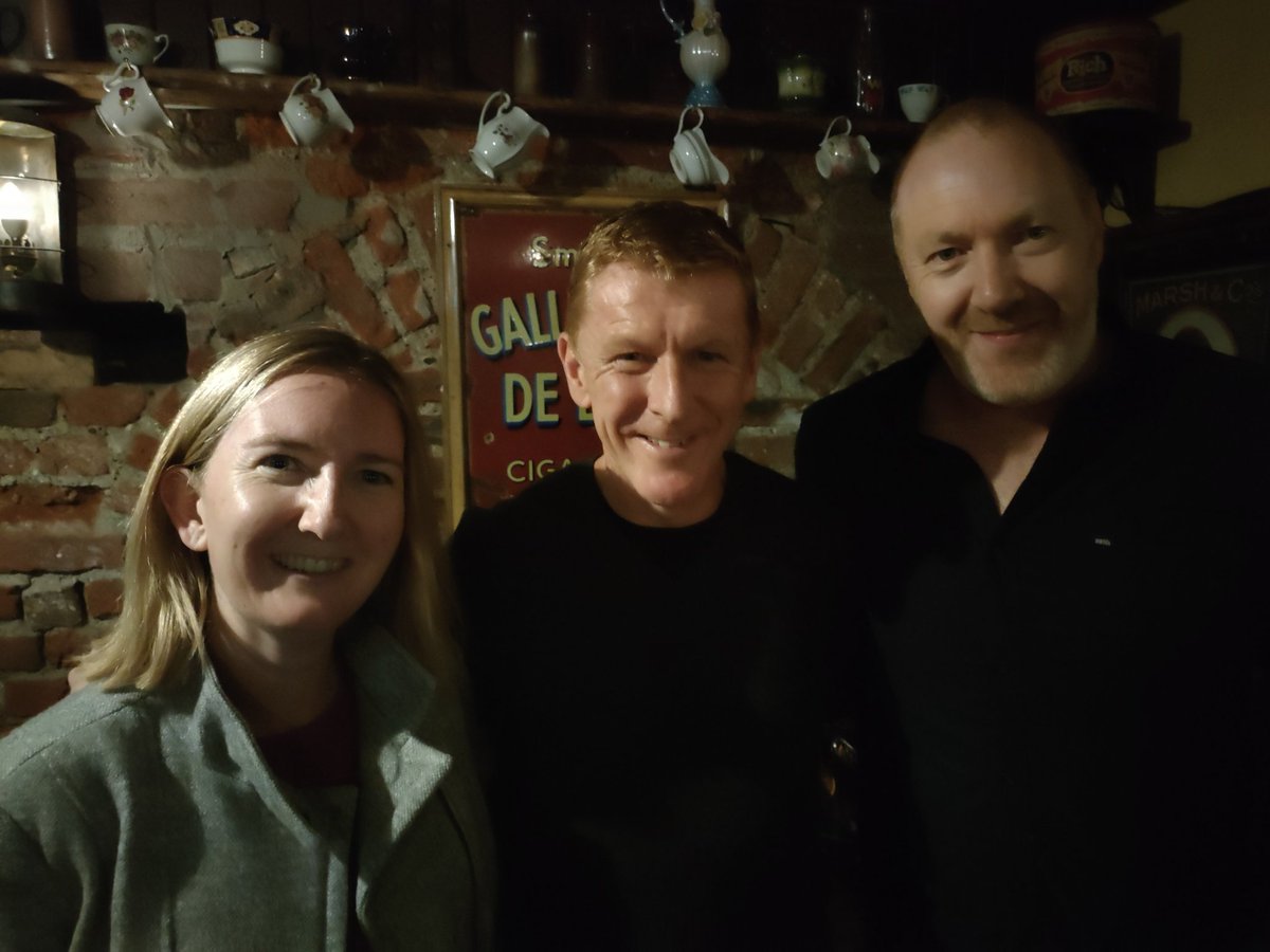 cm_jackman's tweet photo. Thanks @astro_timpeake for letting me and @AR_Escapegames distract you from your Guinness last night to tell you about our space themed escape room @DIASDunsink. What an inspiring (and friendly!) person 🚀 https://t.co/fwFVVFtuGU