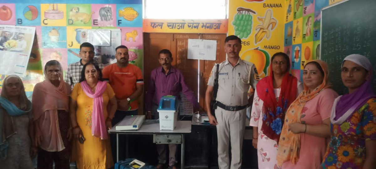 SDMUna44's tweet photo. #UTSAV Voter Awareness Program using EVM and VVPAT in Una AC-44 (HP) on Dated:14-09-2022 https://t.co/FfBkAFvtry