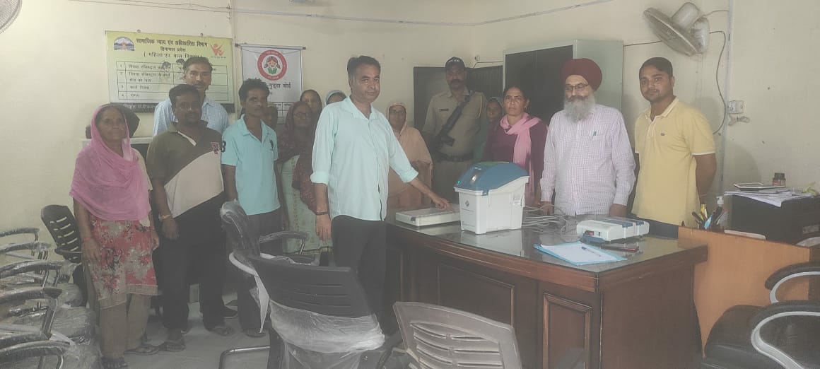 SDMUna44's tweet photo. #UTSAV Voter Awareness Program using EVM and VVPAT in Una AC-44 (HP) on Dated:14-09-2022 https://t.co/FfBkAFvtry