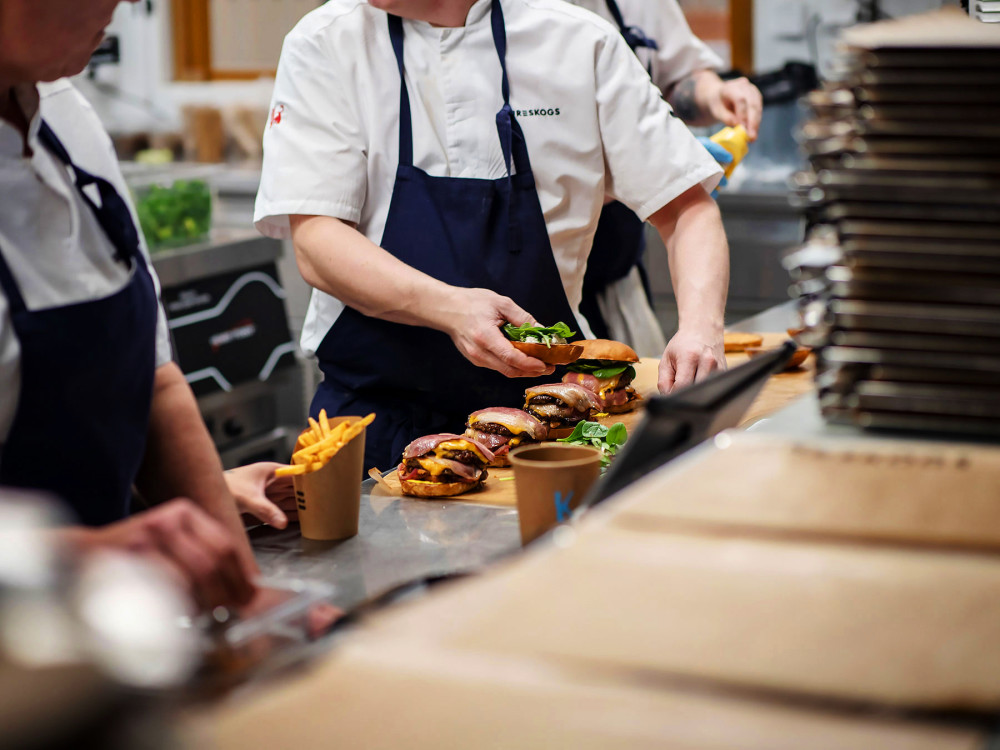 Swedavia fortsätter att utveckla serviceutbudet på Stockholm Arlanda Airport och Göteborg Landvetter Airport. Den nya marknadsplatsen öppnar med start 2023 på Arlanda och är av de största satsningarna någonsin på mat- och dryck.  swedavia.mynewsdesk.com/pressreleases/…