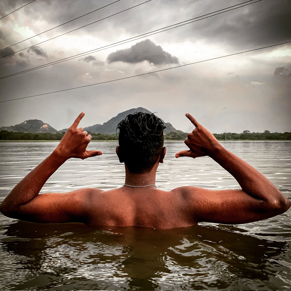 AshanChandima's tweet photo. 👽🌎 https://t.co/NNIRIuatkn