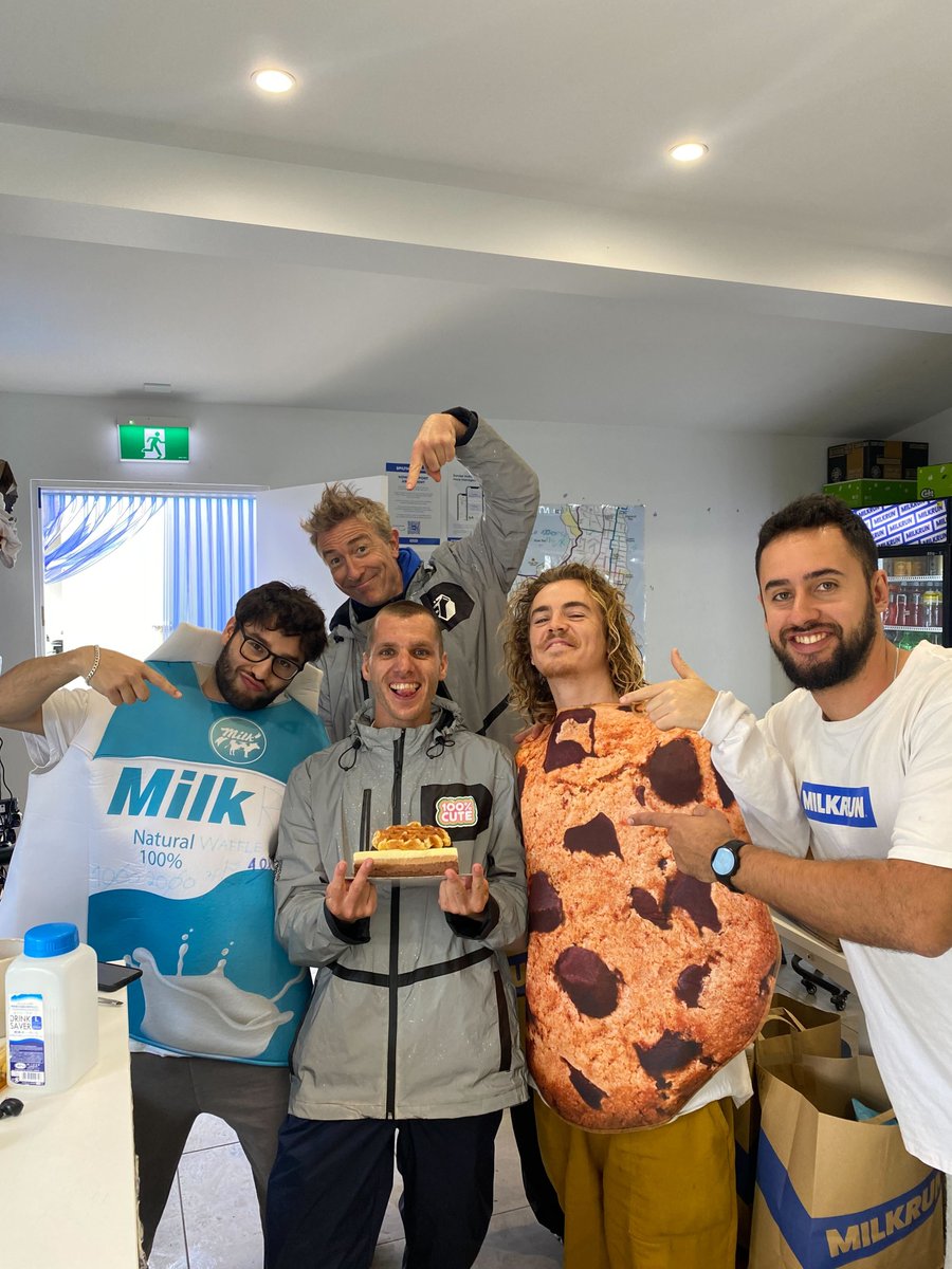 PSA: more MILKRUN history has been made! North Bondi's Thomas, aka our National Waffle, has become the second Rider to make their 4000th delivery. 🔥 #MILKRUN #history #legend