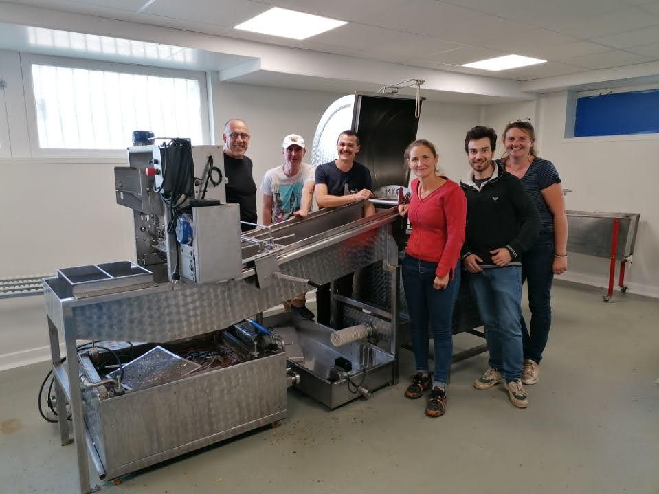 Nos futurs #apiculteurs autour de la chaine d'extraction de notre toute nouvelle #miellerie. Si comme eux vous souhaitez préparer le certificat de spécialisation #apiculture :
📆Prochaine rentrée le 27 février 2023
📲Renseignement au 02 43 68 24 97