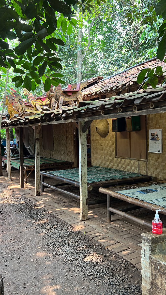 Warung Tuman. Destinasi wisata Tangsel. Makanannya enak betttt.