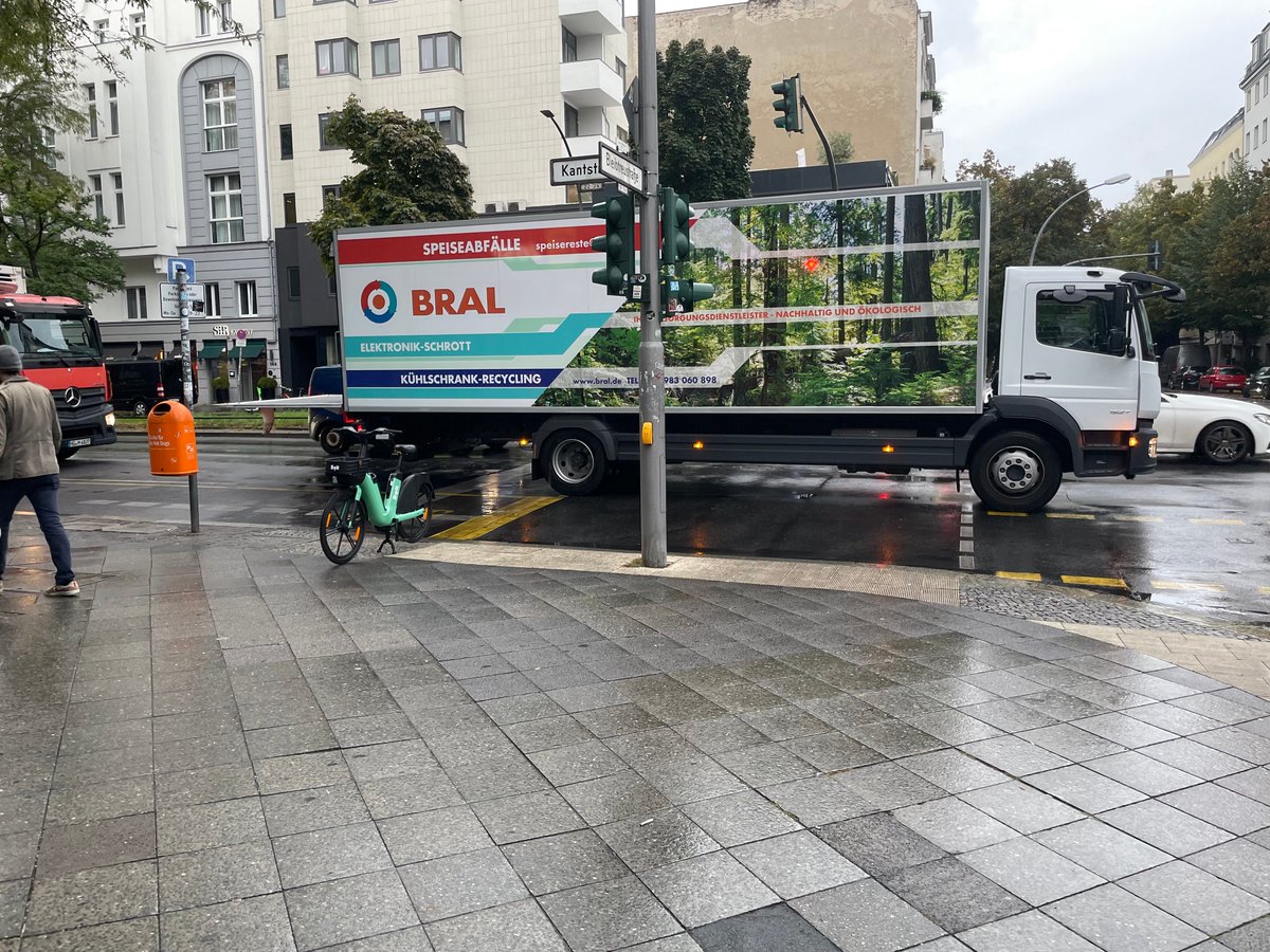 plain vanilla tweet media