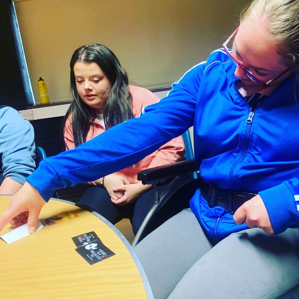 dc_performing's tweet photo. Musical Theatre starter activity!
Students worked together to match different musical related flash cards before continuing their development of musical theatre skills!
#performingarts #musicaltheatre #coreskills #visualsupport #weareperformingarts https://t.co/AHf7qm18NV