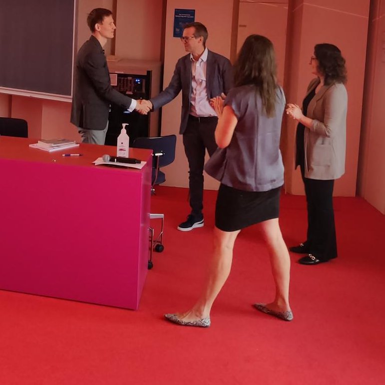 CCITdk's tweet photo. Successful #phd defenses from @CAChamberlain_ on "Identification, characterization and manipulation of #tumor-reactive #Tcells" and Astrid Zedlitz Johansen on "YKL-40: A #Cancer target and #biomarker?" https://t.co/ZjFkPWI984