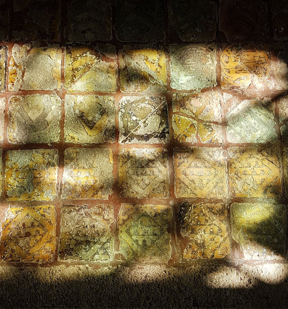 Tiles in Hailes church, #Gloucestershire from the Hailes Abbey workshop with #tinylions among the geometric patterns. A fine photo, but not so easy to read! #TilesOnTuesday