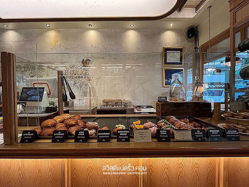 sawasdee8riew's tweet photo. BEURRE &amp; BOULANGER 
เบริ์ค แอนด์ บูลองเช่ ฉะเชิงเทรา
ร้านขนมปังเล็กๆ ที่มีมุมถ่ายรูปได้เก๋ทุกจุด และขนมกับเครื่องดื่มยังอร่อยดี รวมทั้ง ครัวซองในตำนานก็อร่อยนุ่ม ไม่ผิดหวังจริงๆ #อร่อยไปเเดก #อร่อยจนต้องรีวิว #ฉะเชิงเทรากินอะไรดี https://t.co/Tm9LPC9opP
