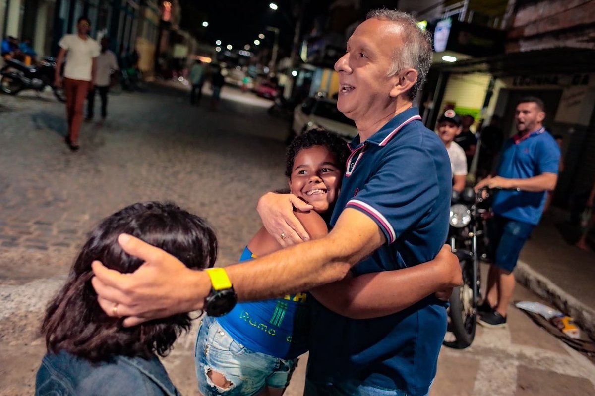 depaguinaldo11's tweet photo. Para cada passo que dou, eu tenho mais certeza do nosso compromisso com a Paraíba! Nossa caminhada em Aroeiras foi uma oportunidade de falar pra muita gente sobre o #trabalhopravaler de muitos anos que realizamos pelas famílias da região. https://t.co/hiRdFquVWi
