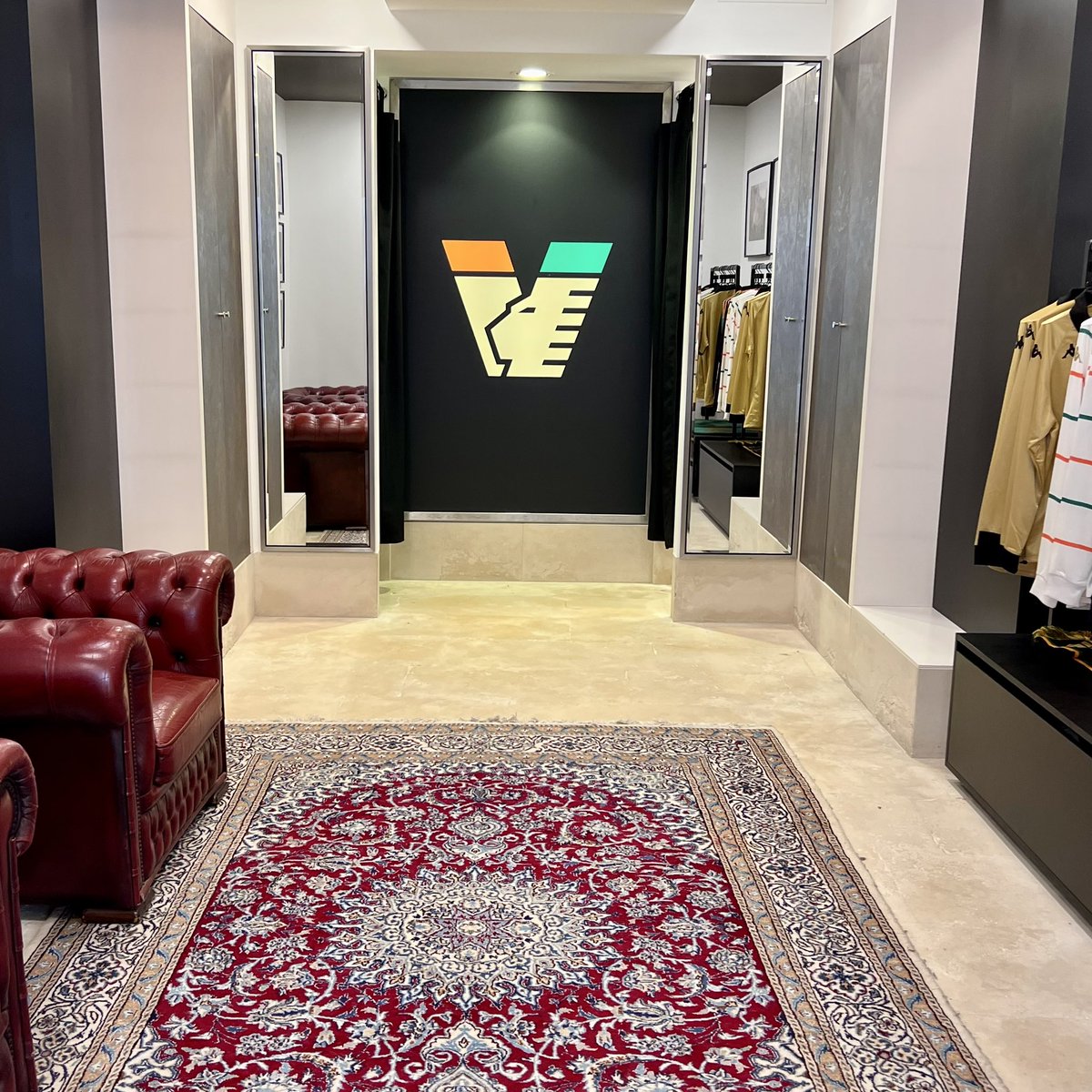 robzenski's tweet photo. To see the @VeneziaFC_EN jersey experience in real live is even more impressive as in social.

Here is why ⬇️ https://t.co/nD32eY16os
