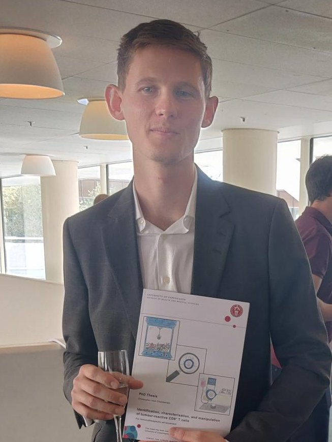 CCITdk's tweet photo. Successful #phd defenses from @CAChamberlain_ on "Identification, characterization and manipulation of #tumor-reactive #Tcells" and Astrid Zedlitz Johansen on "YKL-40: A #Cancer target and #biomarker?" https://t.co/ZjFkPWI984