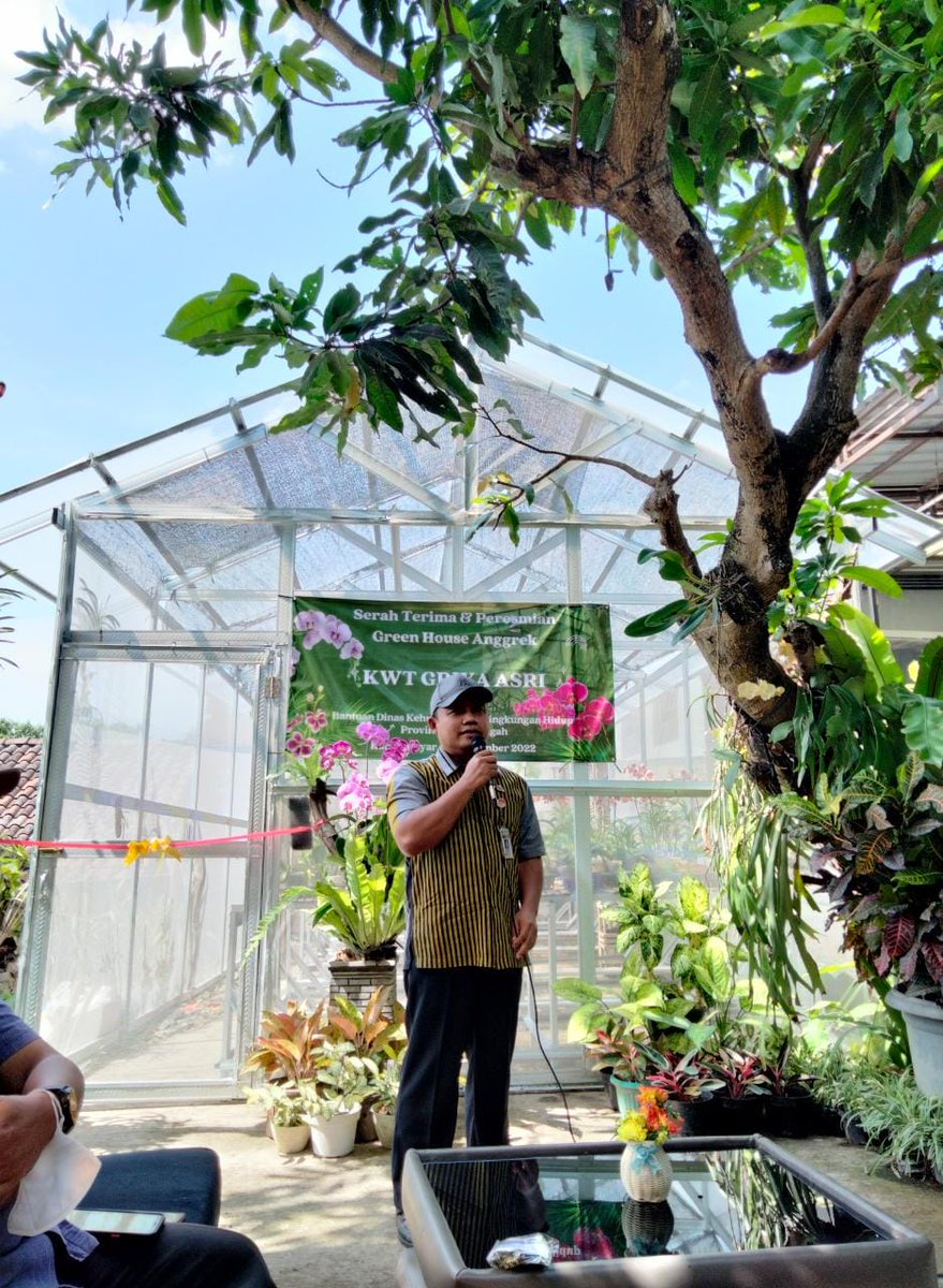 cdk10dlhkjateng's tweet photo. Serah Terima dan Peresmian Green House Anggrek KWT Griya Asri, Ds. Wonorejo, Kec. Gondangrejo, Kab. Karanganyar - 27 September 2022 https://t.co/CbWwBplvUH