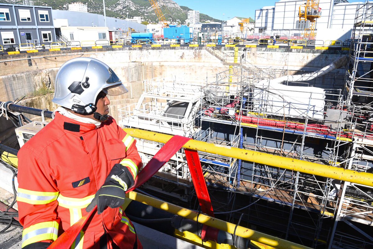 F3cotedazur's tweet photo. Nouveau sinistre à bord du sous-marin nucléaire La Perle à Toulon : le risque radioactif écarté
https://t.co/OaniElAQ8D #SNAperle https://t.co/u8xVDNdmEU