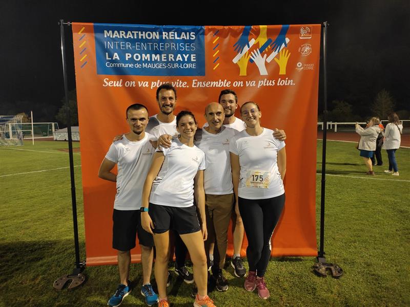 seenovia's tweet photo. ⏱ 3h00 et 27 s !!  
C'est le record de la team Seenovia qui a fini à la 10e place sur les 189 équipes participant au marathon inter-entreprises de la Pommeraye (49) ce vendredi. 
L'équipe mixte n'est pas en reste, avec une performance de 3h31 et 46 s pour une 86eme place  🎉 https://t.co/Mc03simZtN