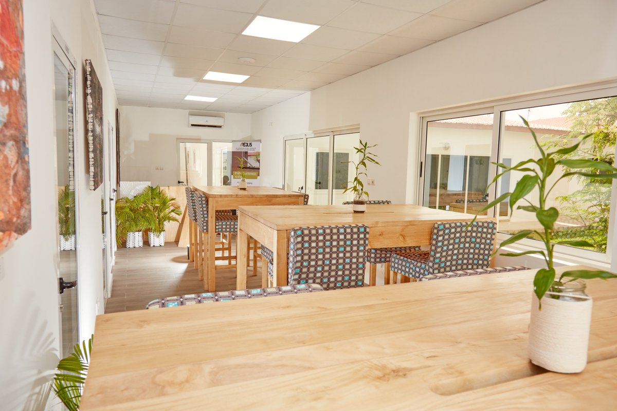 areoliscoworkin's tweet photo. AREOLIS COWORKING, c'est le premier hôtel d'entreprise au Bénin avec un espace coworking et bureaux privés disposant d'une meilleure connexion internet. 

#espacecoworking #hôteldentreprise #aréolis #cotonou
#BrandingAfrica  #Nationbranding https://t.co/tOQM6tD4d9