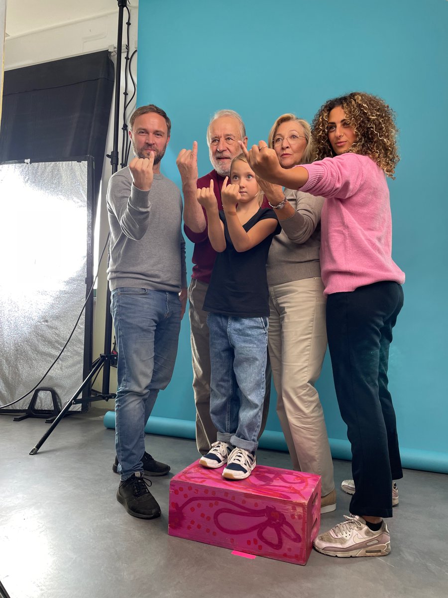 _preventicus's tweet photo. #Finger zeigen und Action! Hier ein kurzer Blick hinter die Kulissen vom #Filmdreh für unsere neue #Kampagne mit @peixhealth.
#movie #campaign #schlaganfallvorsorge #stroke #prevention https://t.co/aO9yaOdNHz